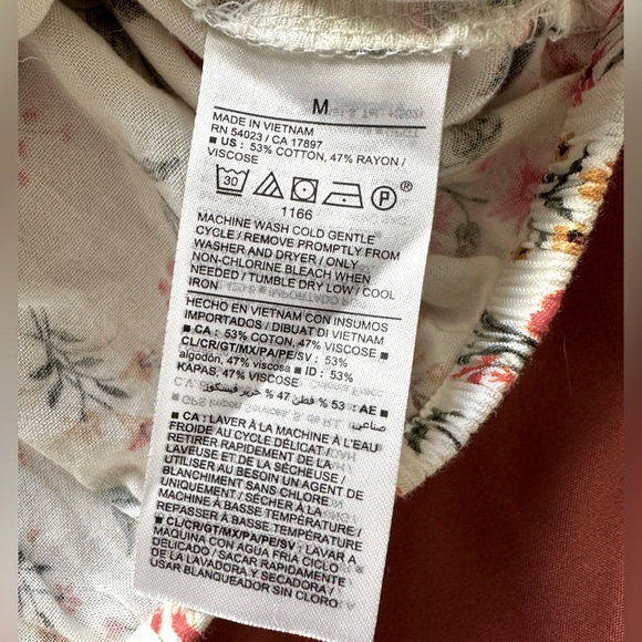 Old Navy Puff-Sleeve Cropped Floral-Print Pintucked Blouse. NWT size Med. - Picture 3 of 11